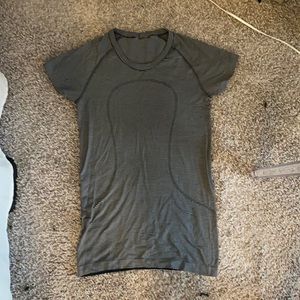Lululemon swiftly shirt